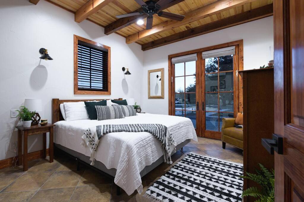 Little Dutch Cabin #3 - 12 Min To Magnolia-Baylor Bellmead ภายนอก รูปภาพ