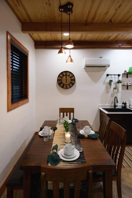 Little Dutch Cabin #3 - 12 Min To Magnolia-Baylor Bellmead ภายนอก รูปภาพ