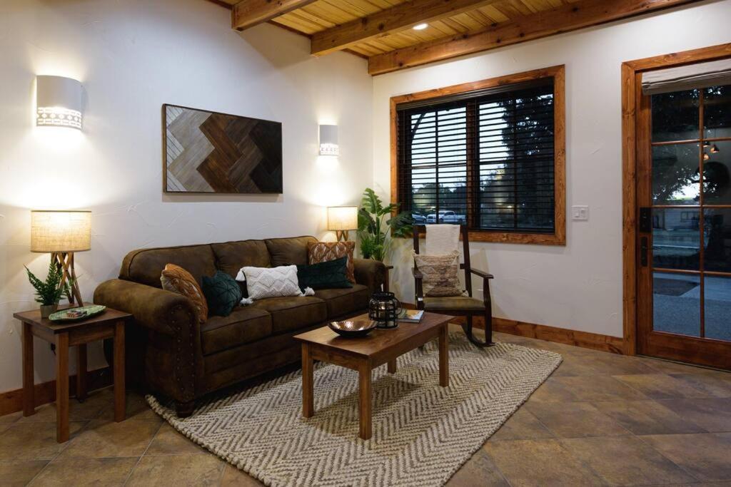 Little Dutch Cabin #3 - 12 Min To Magnolia-Baylor Bellmead ภายนอก รูปภาพ