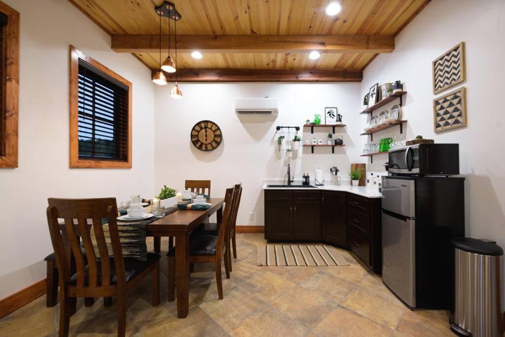 Little Dutch Cabin #3 - 12 Min To Magnolia-Baylor Bellmead ภายนอก รูปภาพ