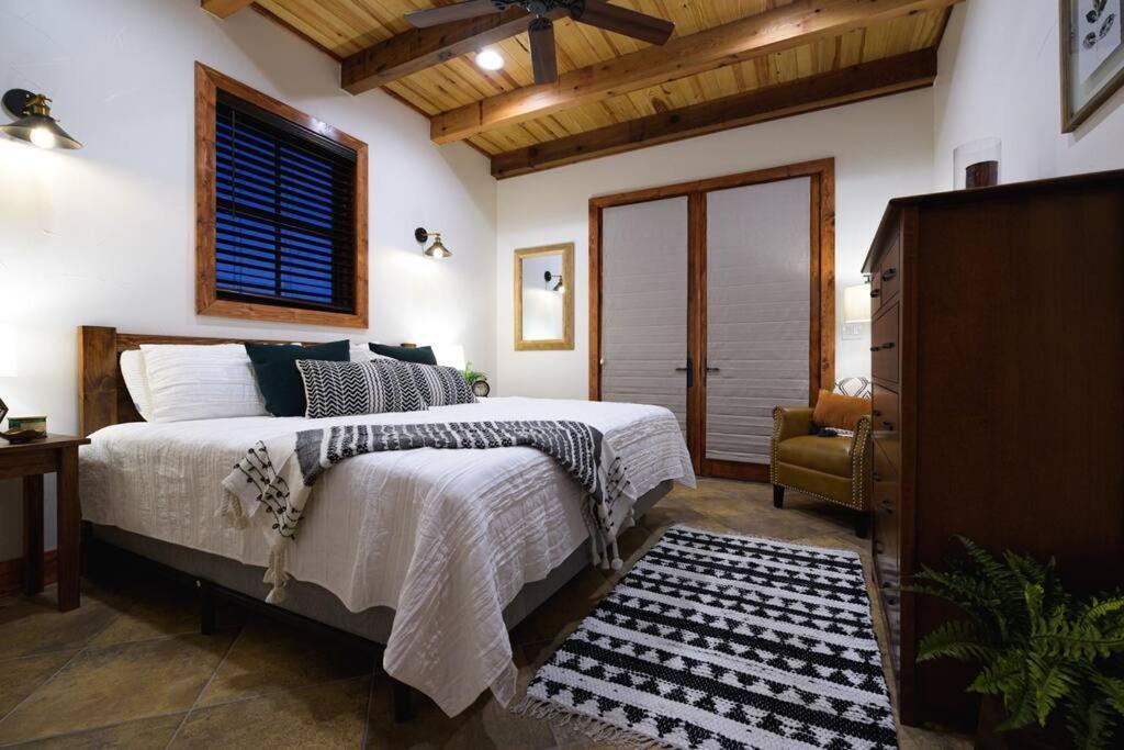 Little Dutch Cabin #3 - 12 Min To Magnolia-Baylor Bellmead ภายนอก รูปภาพ