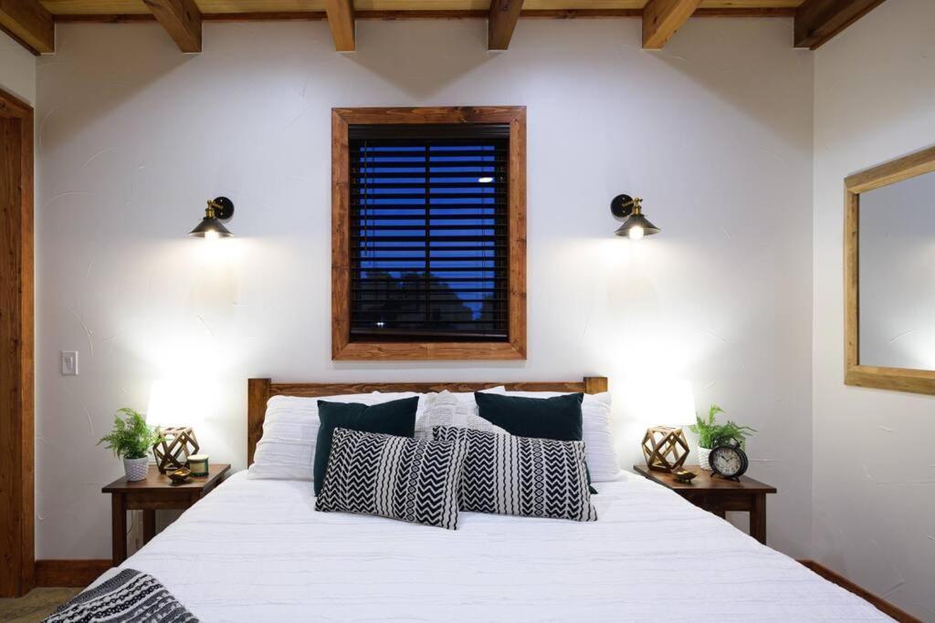 Little Dutch Cabin #3 - 12 Min To Magnolia-Baylor Bellmead ภายนอก รูปภาพ