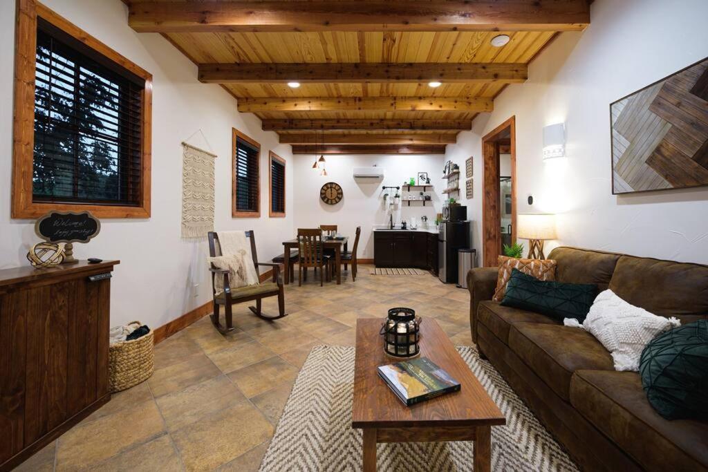 Little Dutch Cabin #3 - 12 Min To Magnolia-Baylor Bellmead ภายนอก รูปภาพ