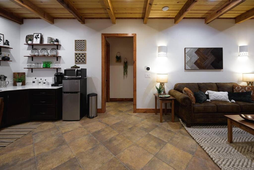 Little Dutch Cabin #3 - 12 Min To Magnolia-Baylor Bellmead ภายนอก รูปภาพ